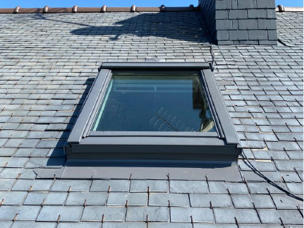 Installation Velux sur toiture ardoises Carquefou
